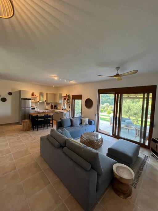 Villa Paralia Homes Cheerful 2 Bedroom With Pool, Unit #1 Kriopigi