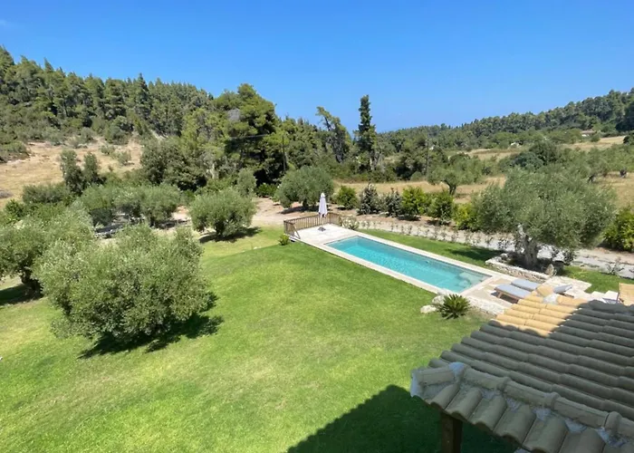 Paralia Homes Cheerful 2 Bedroom With Pool, Unit #1
