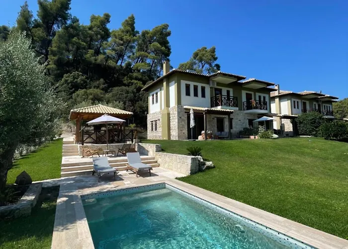 Paralia Homes Cheerful 2 Bedroom With Pool, Unit #1