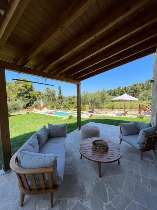 Paralia Homes Cheerful 2 Bedroom With Pool, Unit #1 * Kriopigi