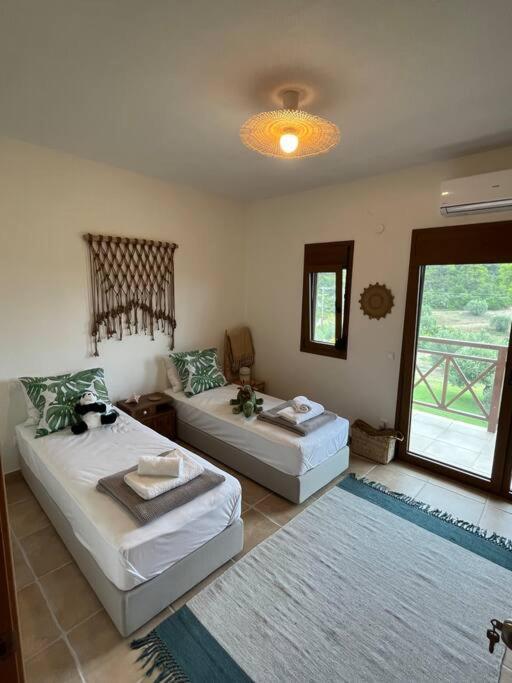 Paralia Homes Cheerful 2 Bedroom With Pool, Unit #1