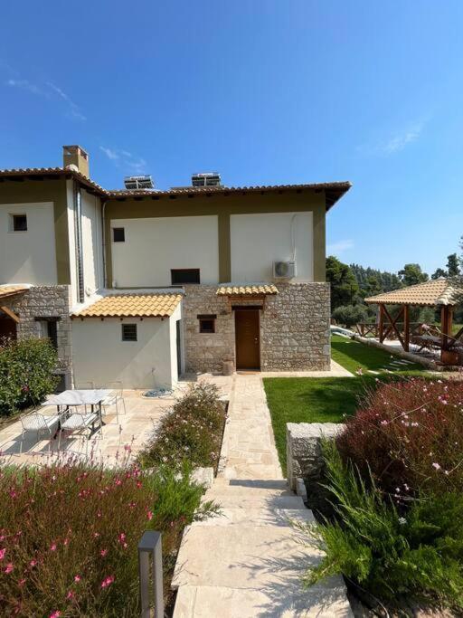 Paralia Homes Cheerful 2 Bedroom With Pool, Unit #1 Villa