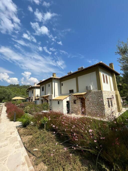 Paralia Homes Cheerful 2 Bedroom With Pool, Unit #1 Villa *