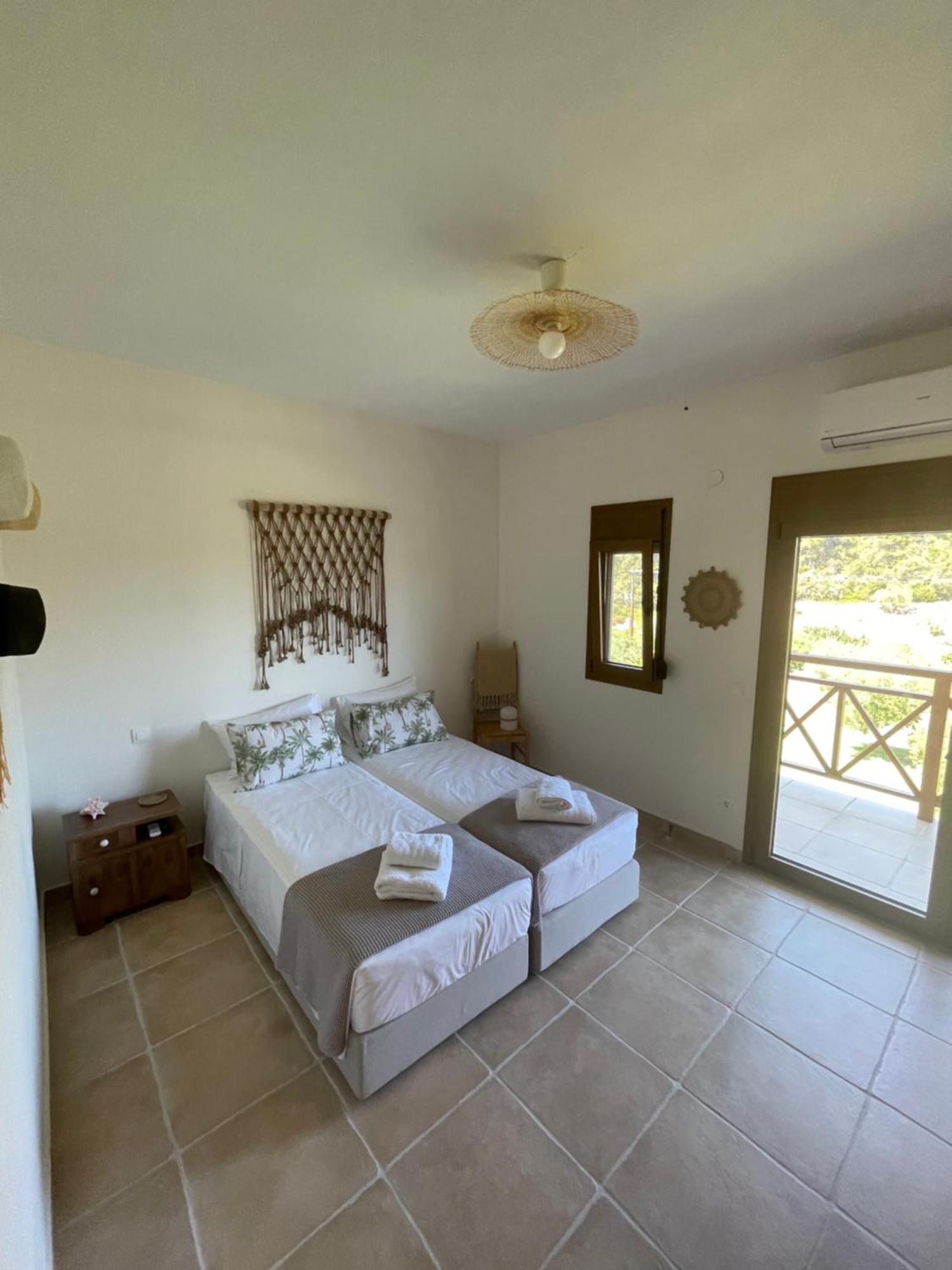 Paralia Homes Cheerful 2 Bedroom With Pool, Unit #1 Villa