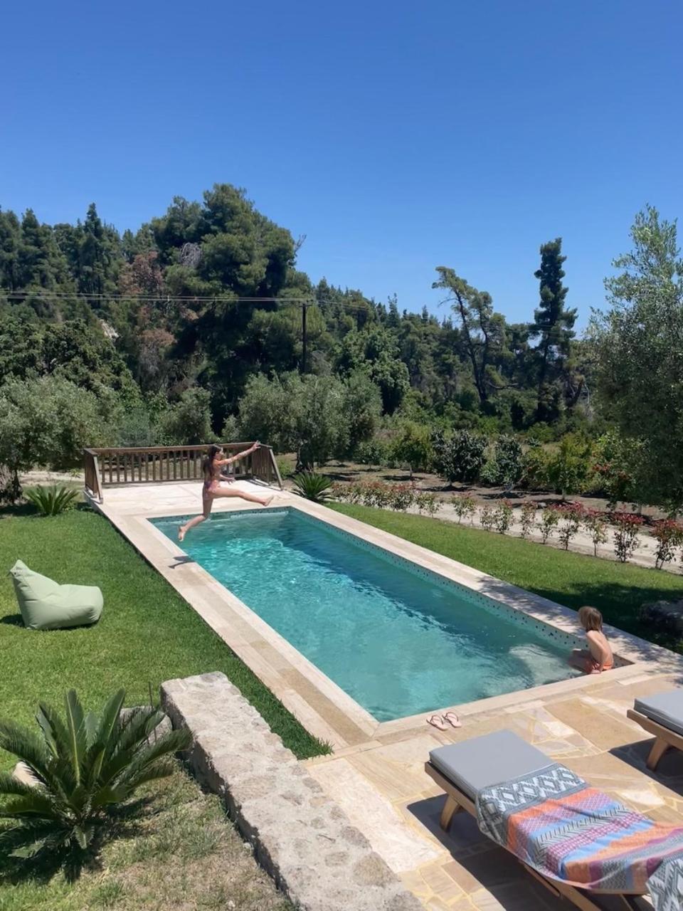 Villa Paralia Homes Cheerful 2 Bedroom With Pool, Unit #1 *